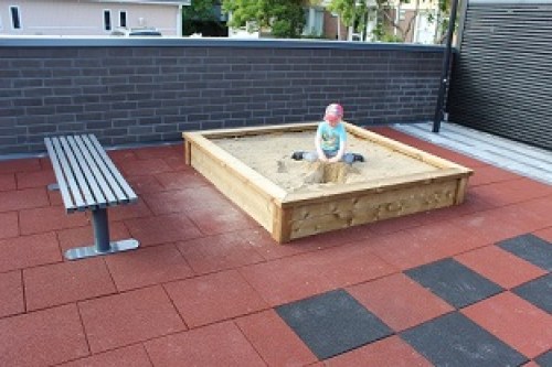 hiekkalaatikko istuimella