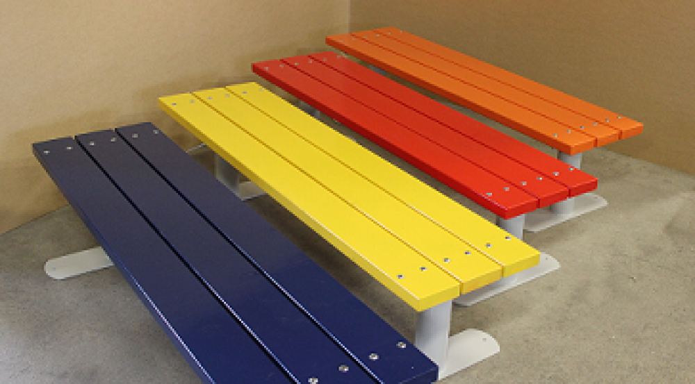 värikäs puistonpenkki, sininen, keltainen, punainen, oranssi